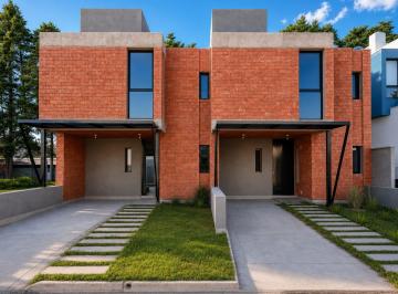 Casa · 120m² · 5 Ambientes · 1 Cochera · Duplex en Venta en La Paya II, 3 Dorm., Galería