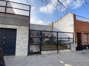 Casa de 4 ambientes, Mataderos · Casa Familiar en El Centro de Barrio Naon