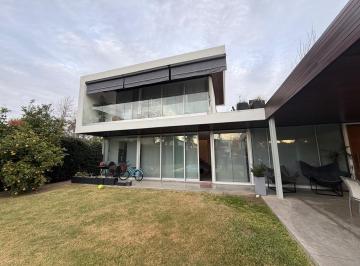 Casa · 318m² · 5 Ambientes · 2 Cocheras · Casa en Miraflores (Funes Hills)