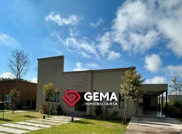 Casa · 800m² · 7 Ambientes · 1 Cochera · Casa en Jardines de San Lorenzo