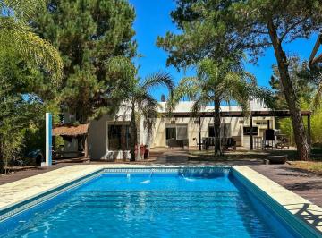Casa de 5 ambientes, Costa Esmeralda · Casa Venta Costa Esmeralda Fondo con Espacio Verde Pileta y Sumamente Disfrutable.