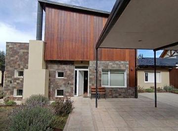 Casa de 5 ambientes, Esquel · Casa de 212 m² en Villa Ayelen