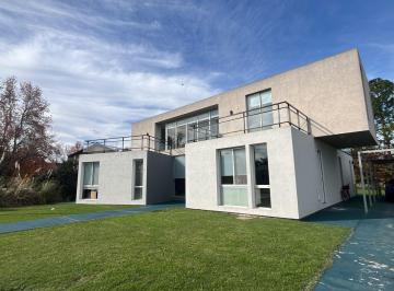 Casa · 290m² · 5 Ambientes · 10 Cocheras · Casa en Club de Campo Las Perdices, con Cochera Para 10 Autos en Virrey del Pino!