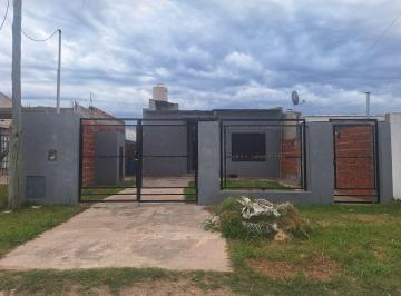 Casa · 303m² · 2 Ambientes · 2 Cocheras · Casa en Venta con Pileta