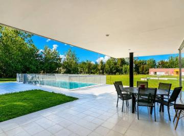 Casa · 223m² · 6 Ambientes · 2 Cocheras · Casa en Venta - Barrio San Joaquin - Exaltación de La Cruz