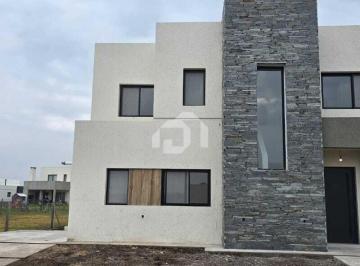Casa · 200m² · 5 Ambientes · 2 Cocheras · Casa en Venta en Santa Elisa, Pilar del Este, Pilar