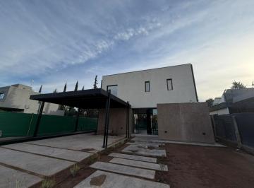 Casa · 350m² · 3 Dormitorios · 2 Cocheras · Casa en B° Alto Terrada