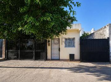 Casa · 170m² · 3 Ambientes · 2 Cocheras · Casa en Venta 3 Ambientes con Local y Departamento en Berazategui