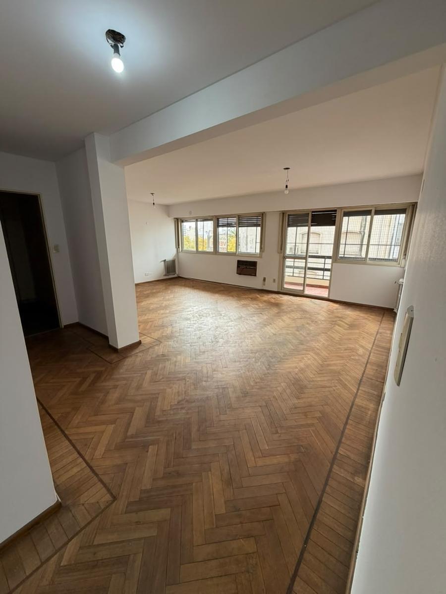 Venta- Departamento en Calle Cordoba  al 1800