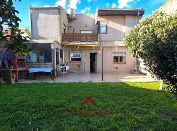 Casa · 137m² · 6 Ambientes · 1 Cochera · Casa 6 Ambientes, Excelente Entorno, Muy Amplia y Cómoda B° Malvinas Argentinas