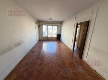 Departamento · 92m² · 4 Ambientes · 1 Cochera · Venta - Departamento - 4 Ambientes - Cochera - a Refaccionar - Peron 1400