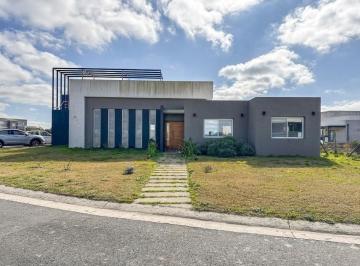 Casa · 150m² · 5 Ambientes · 2 Cocheras · Alquiler Casa 5 Ambientes, San Sebastián, Área 8