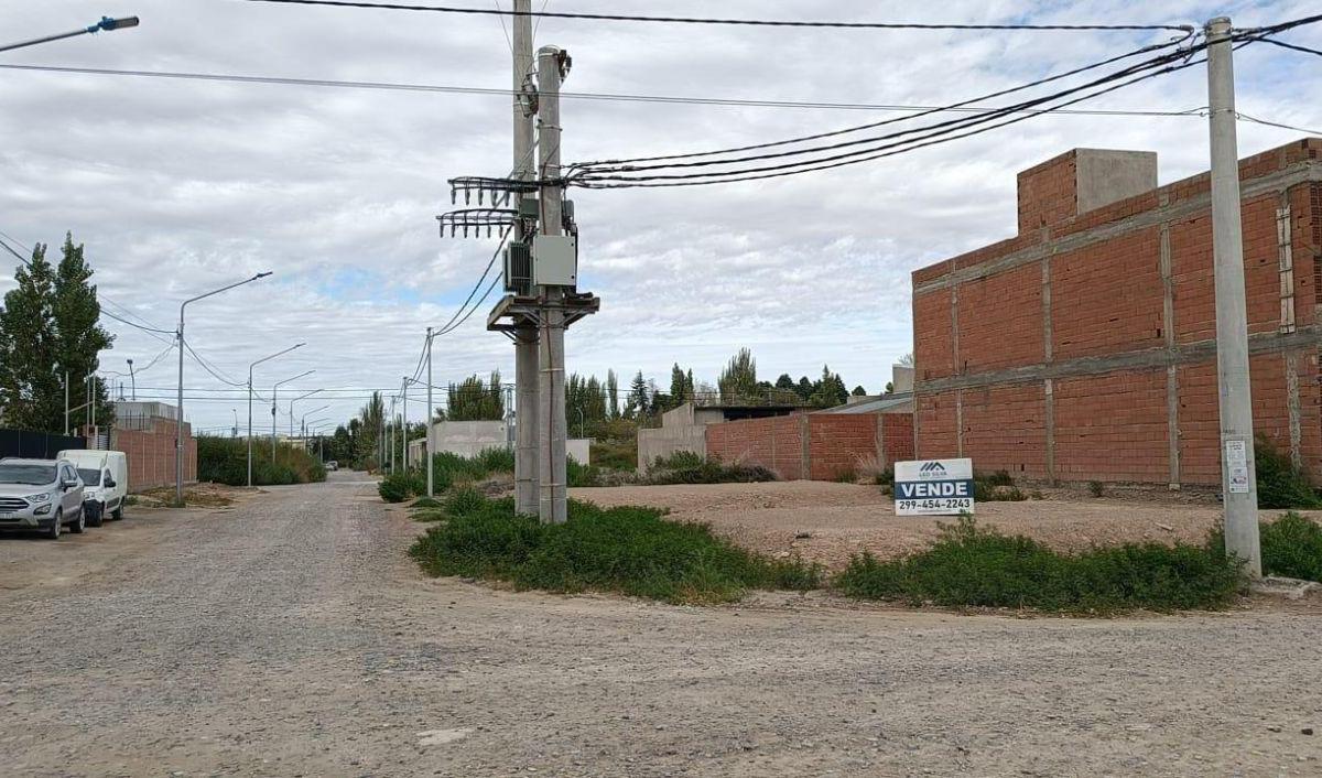 Azucena Villa Flor 100, Neuquén, Neuquén