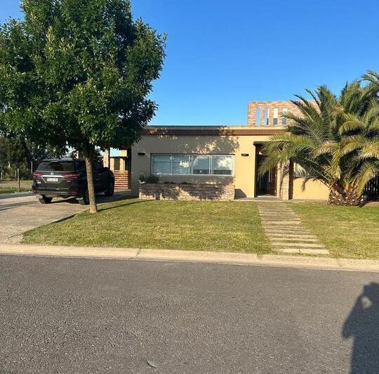 Casa · 150m² · 4 Ambientes · 1 Cochera