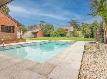 Casa · 346m² · 5 Ambientes · 4 Cocheras · Alquiler Casa con Parque y Piscina - Pinos de Anchorena