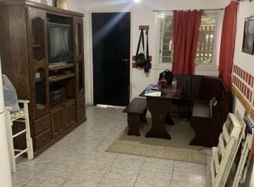 Casa · 45m² · 4 Ambientes · 2 Cocheras · Casa en Venta en B° Plasman y Amuchastegui, Salsipuedes, Córdoba.