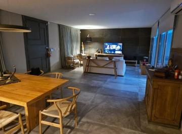 Casa de 5 ambientes, Chacras de Coria · Casa con 2 Suites, Escritorio y Patios Internos | Segura y Funcional