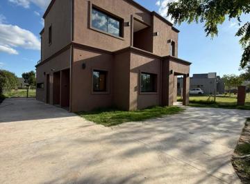 Casa · 170m² · 5 Ambientes · Casa en Alquiler en Santo Tomas, Derqui, Pilar