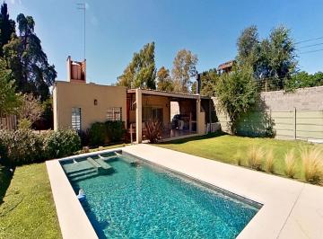 Quinta vacacional · 79m² · 3 Ambientes · 1 Cochera · Casa con Parque y Pileta