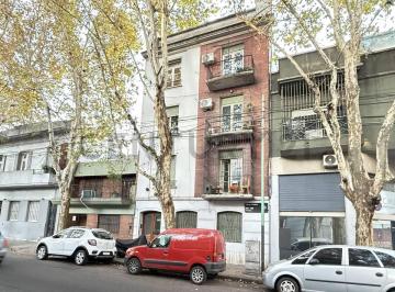 Departamento · 53m² · 2 Ambientes · Venta Depto 2 Ambientes Almagro. Al Frente con Balcon - Gran Potencial de Renovación