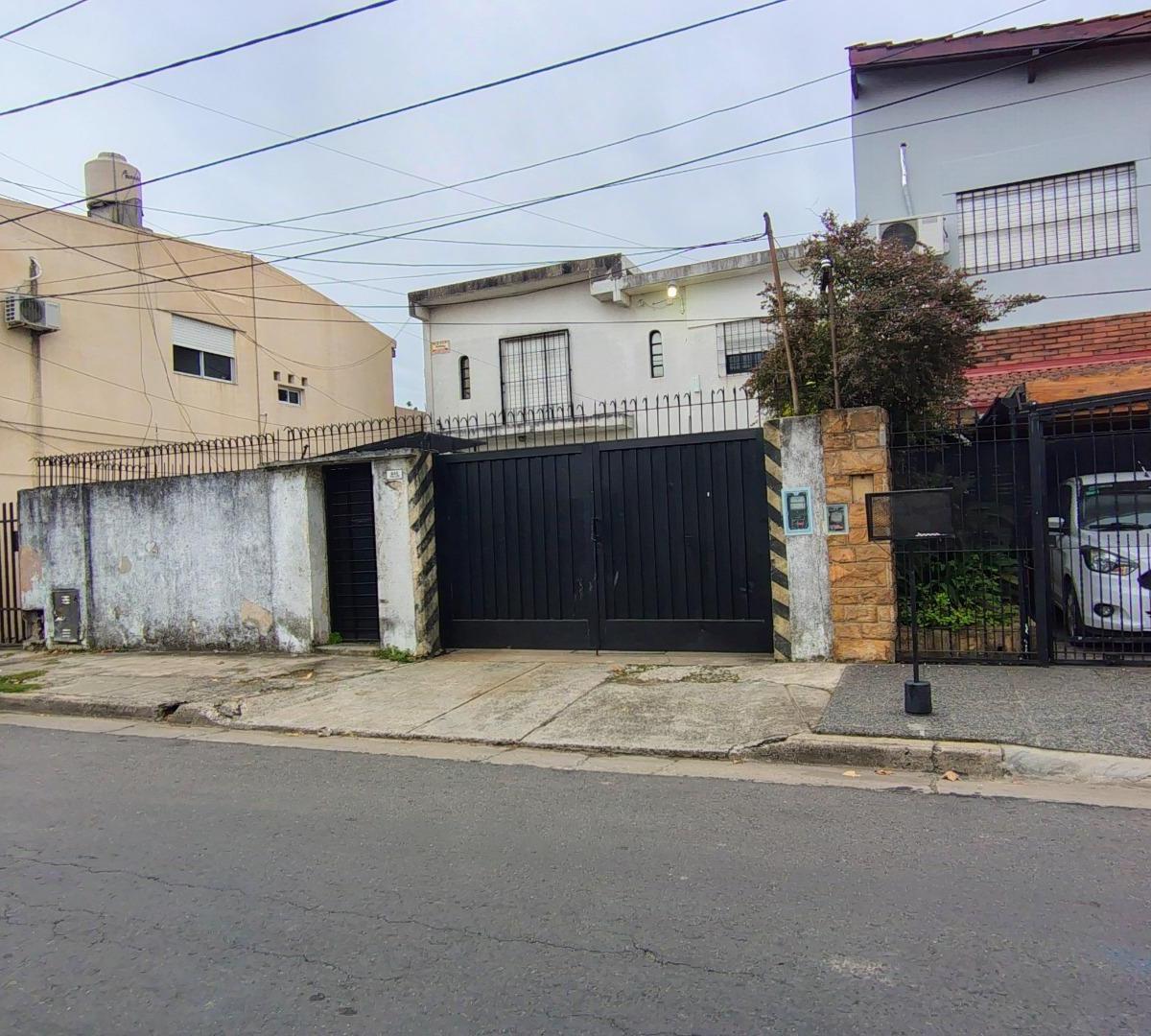 San Luis 800, Morón, Morón