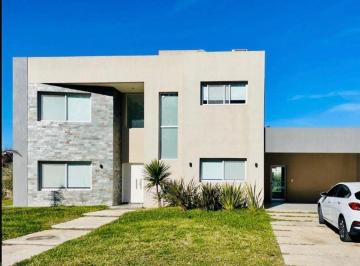 Casa de 5 ambientes, Esteban Echeverría · Hermosa Casa en Venta en Santa Inés, Canning