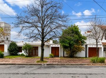 Casa de 6 ambientes, Córdoba · Casa en Urca Una Planta Amplios Dorm. Apta Credito