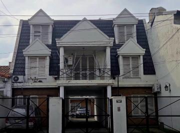 Casa · 109m² · 4 Ambientes · 1 Cochera · Venta Triplex 4 Amb en Villa Sarmiento