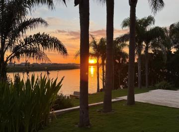 Nordelta golf a nuevo, laguna central 30 mts de costa.
Ubicación con las mejores · Casa Nordelta Golf