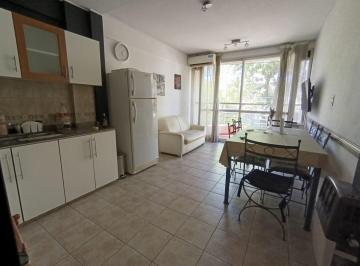 Casa · 76m² · 3 Ambientes · 1 Cochera · Alquiler de Casa - Dos Dorm. - Cochera - Amplio Patio/terraza - San Juan 4700