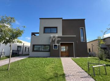 Casa · 252m² · 6 Ambientes · 2 Cocheras · Casa a Estrenar en Venta en San Pablo