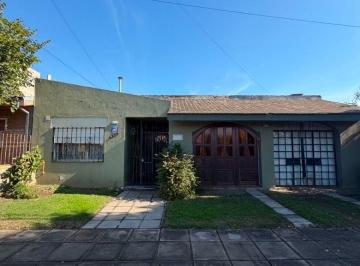 Casa de 4 ambientes, Córdoba · Casa en Venta en Barrio Marqués de Sobremonte - Oportunidad de Inversión