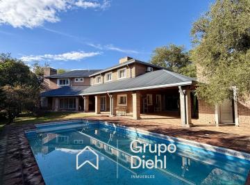 Casa · 380m² · 6 Ambientes · Casa en Lomas de La Carolina
