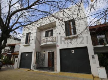 Casa · 220m² · 6 Ambientes · 3 Cocheras · Casa en Venta en La Plata