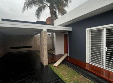 Casa de 4 ambientes, Córdoba · Venta Jardin Espinosa Casa 3 Dorm.