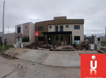 Casa de 7 ambientes, Córdoba · Alquiler Bº Rincones de Manantiales 3 Dorm. 3 Baños Frente a Plaza Mza 65 L25a