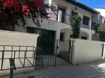 Casa de 7 ambientes, Ciudad de Mendoza · [ Barrio Bombal ] Impecable Casa Colonial Reciclada con Gran Jardín