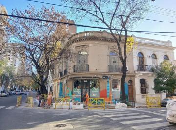 Local comercial · 165m² · 5 Ambientes · Magnífica Esquina Clave de Flores, en Block, con Local y Dos Viviendas, Ideal Inversionista Venta