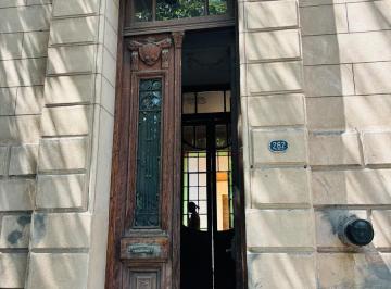 Casa · 366m² · 6 Ambientes · Icónica Casa en Alquiler en Calle Emilio Civit!