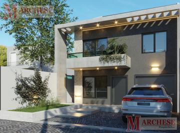 Casa · 220m² · 5 Ambientes · 3 Cocheras · Casa 5 Ambientes a Estrenar en Venta en Castelar Norte
