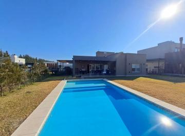 Casa de 4 ambientes, Esteban Echeverría · Casa en Alquiler en Canning Barrio Santa Inés Amoblada 3 Dorm. con Pileta