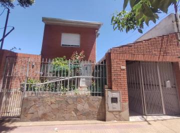 Casa · 300m² · 5 Ambientes · 1 Cochera · Casa en Venta en Tolosa con Patio y Cochera