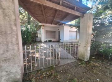 Casa · 361m² · 3 Ambientes · 2 Cocheras · Casa en Venta a Refaccionar, Frente a Club de Estudiantes