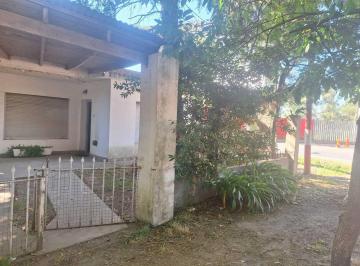 Casa · 361m² · 3 Ambientes · 2 Cocheras · Casa en Venta a Refaccionar, Frente a Club de Estudiantes