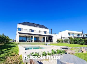 Casa · 368m² · 8 Ambientes · 1 Cochera · Casa en Venta de 8 Ambientes con Pileta en Ceibos Puertos Escobar