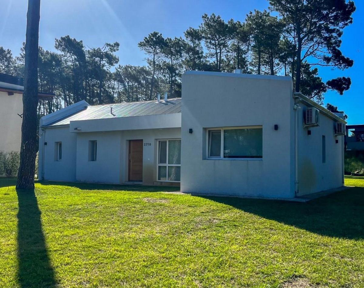 Eslora & De las Garzas, B7167 Pinamar, Provincia de Buenos Aires, Argentina, Pinamar, Buenos Aires, Argentina.