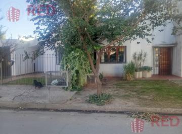Casa · 180m² · 6 Ambientes · 1 Cochera · Casa en Venta - Villa Claret