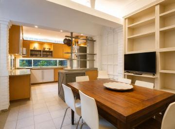 Casa · 320m² · 6 Ambientes · 4 Cocheras · Venta Exclusivo Chalet Ingles en Villa Devoto con Piscina, Jardin y Playroom