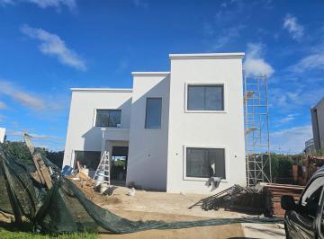 Casa · 173m² · 4 Ambientes · 4 Cocheras · Casa a La Venta en Puerto El Cantón