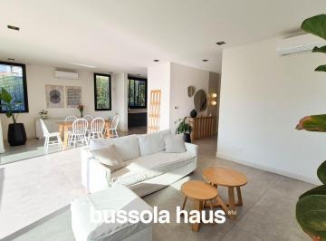 Casa · 223m² · 6 Ambientes · 4 Cocheras · Casa en Venta de 6 Ambientes con Pileta en Araucarias, Puertos Escobar